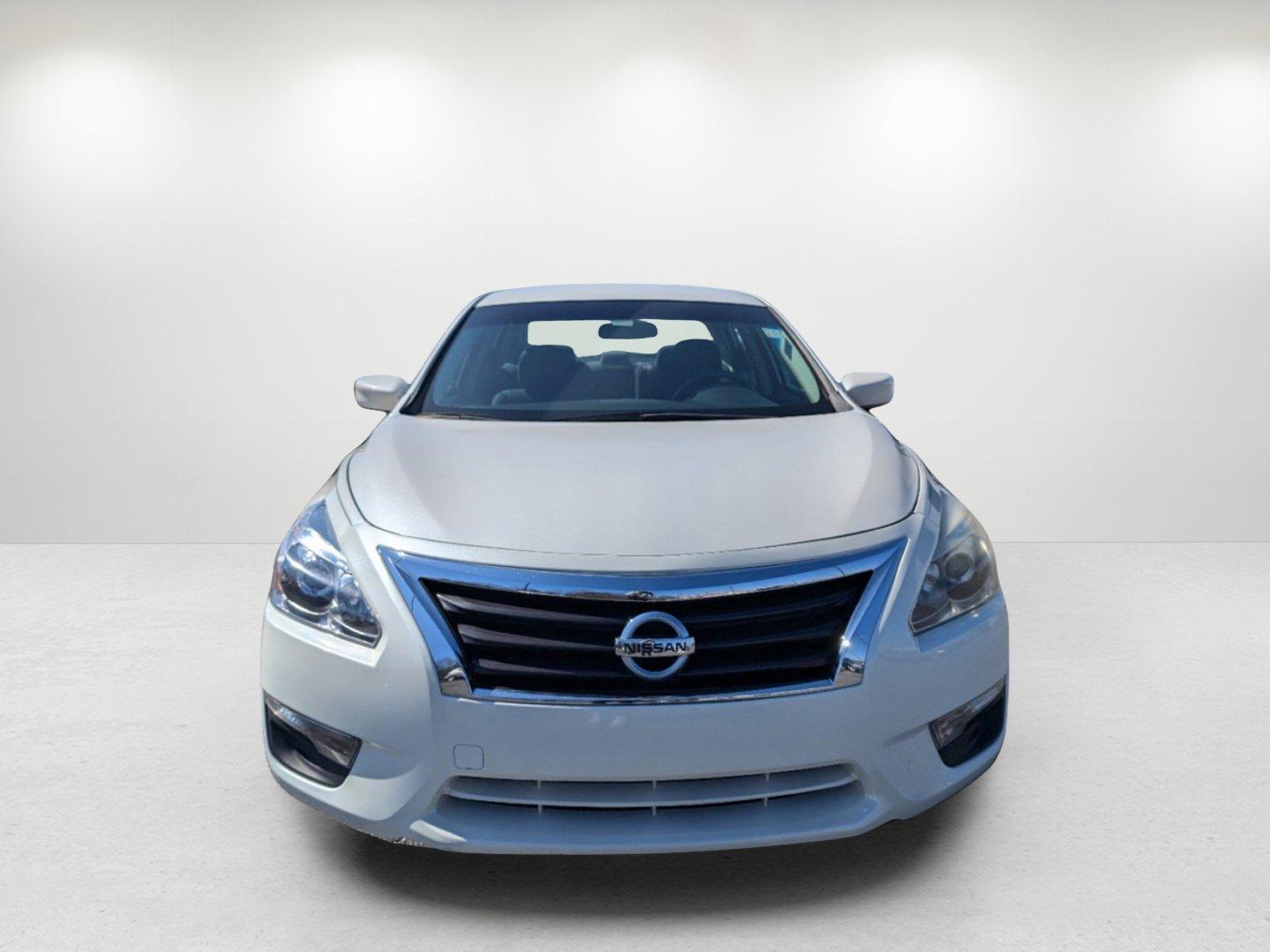 2015 /Charcoal Nissan Altima 2.5 S (1N4AL3AP2FN) with an Regular Unleaded I-4 2.5 L/152 engine, 1-Speed CVT w/OD transmission, located at 3959 U.S. 80 W, Phenix City, AL, 36870, (334) 297-4885, 32.469296, -85.135185 - 2015 Nissan Altima 2.5 S - Photo#1