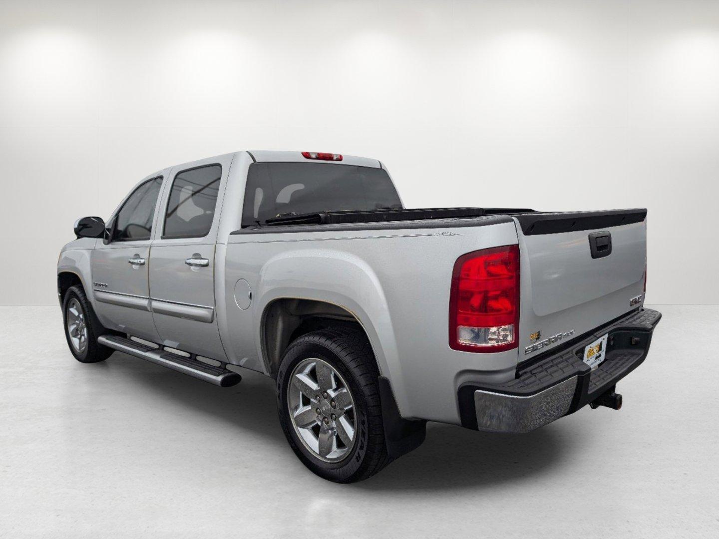 2012 /Ebony GMC Sierra 1500 SLE (3GTP1VE03CG) with an Gas/Ethanol V8 5.3L/323 engine, 6-Speed Automatic transmission, located at 3959 U.S. 80 W, Phenix City, AL, 36870, (334) 297-4885, 32.469296, -85.135185 - 2012 GMC Sierra 1500 SLE - Photo#6