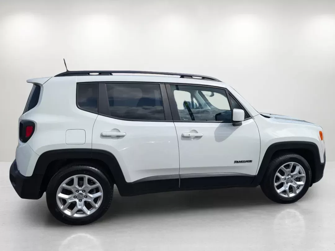 2018 /Black Jeep Renegade Latitude (ZACCJABB9JP) with an Regular Unleaded I-4 2.4 L/144 engine, 9-Speed Automatic w/OD transmission, located at 7000 Northlake Connector, Columbus, GA, 31904, (706) 987-8085, 32.524975, -84.978134 - 2018 Jeep Renegade Latitude - Photo#3