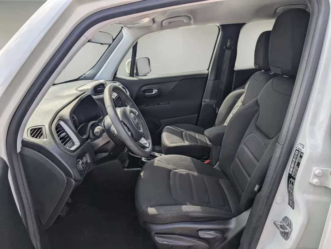 2018 /Black Jeep Renegade Latitude (ZACCJABB9JP) with an Regular Unleaded I-4 2.4 L/144 engine, 9-Speed Automatic w/OD transmission, located at 7000 Northlake Connector, Columbus, GA, 31904, (706) 987-8085, 32.524975, -84.978134 - 2018 Jeep Renegade Latitude - Photo#9