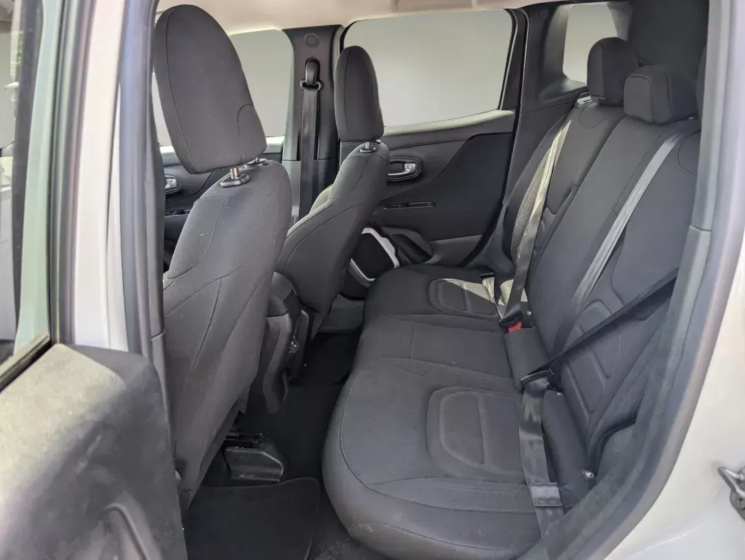 2018 /Black Jeep Renegade Latitude (ZACCJABB9JP) with an Regular Unleaded I-4 2.4 L/144 engine, 9-Speed Automatic w/OD transmission, located at 7000 Northlake Connector, Columbus, GA, 31904, (706) 987-8085, 32.524975, -84.978134 - 2018 Jeep Renegade Latitude - Photo#10