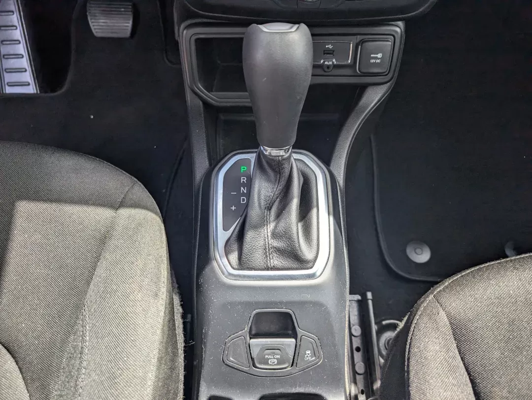 2018 /Black Jeep Renegade Latitude (ZACCJABB9JP) with an Regular Unleaded I-4 2.4 L/144 engine, 9-Speed Automatic w/OD transmission, located at 7000 Northlake Connector, Columbus, GA, 31904, (706) 987-8085, 32.524975, -84.978134 - 2018 Jeep Renegade Latitude - Photo#13
