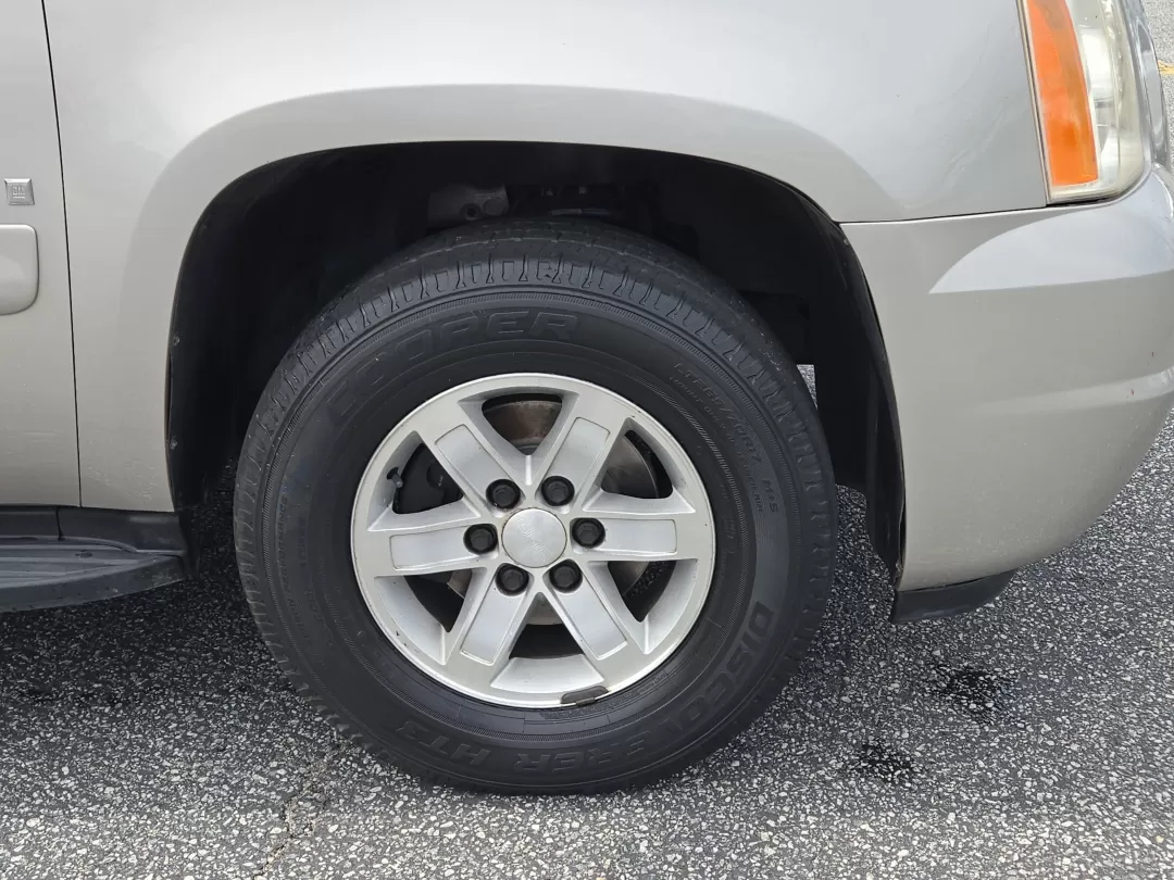 2009 /Ebony GMC Yukon SLT w/4SA (1GKFC33J39R) with an Other engine, located at 3959 U.S. 80 W, Phenix City, AL, 36870, (334) 297-4885, 32.469296, -85.135185 - **Explore Your Next Adventure in this 2009 GMC Yukon SLT Perfect for Family Road Trips and Weekend Getaways!**<br /> <br /> Are you ready to upgrade your lifestyle with a vehicle that embodies both comfort and capability? Look no further than this stunning 2009 GMC Yukon SLT, available now at Gils - Photo#2
