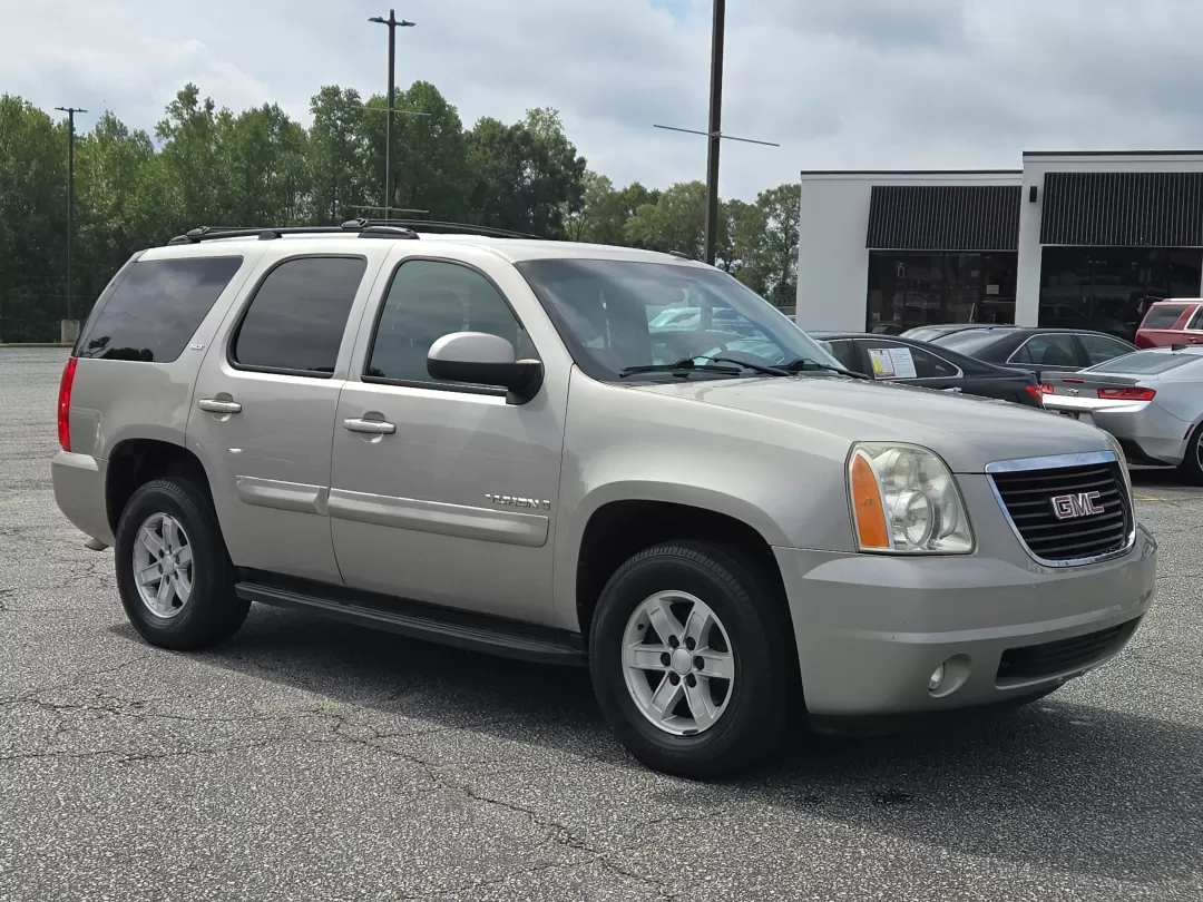 2009 /Ebony GMC Yukon SLT w/4SA (1GKFC33J39R) with an Other engine, located at 3959 U.S. 80 W, Phenix City, AL, 36870, (334) 297-4885, 32.469296, -85.135185 - **Explore Your Next Adventure in this 2009 GMC Yukon SLT Perfect for Family Road Trips and Weekend Getaways!**<br /> <br /> Are you ready to upgrade your lifestyle with a vehicle that embodies both comfort and capability? Look no further than this stunning 2009 GMC Yukon SLT, available now at Gils - Photo#3