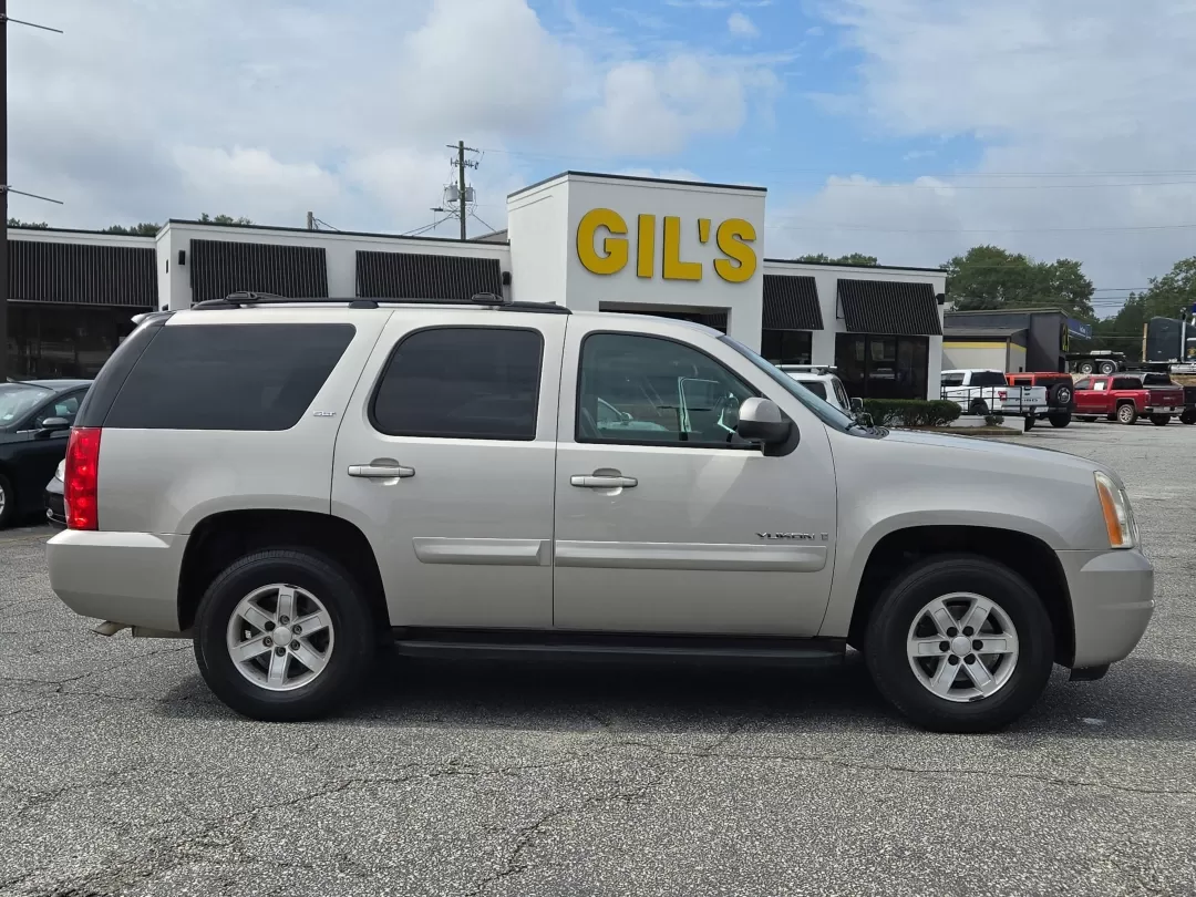 2009 /Ebony GMC Yukon SLT w/4SA (1GKFC33J39R) with an Other engine, located at 3959 U.S. 80 W, Phenix City, AL, 36870, (334) 297-4885, 32.469296, -85.135185 - **Explore Your Next Adventure in this 2009 GMC Yukon SLT Perfect for Family Road Trips and Weekend Getaways!**<br /> <br /> Are you ready to upgrade your lifestyle with a vehicle that embodies both comfort and capability? Look no further than this stunning 2009 GMC Yukon SLT, available now at Gils - Photo#4