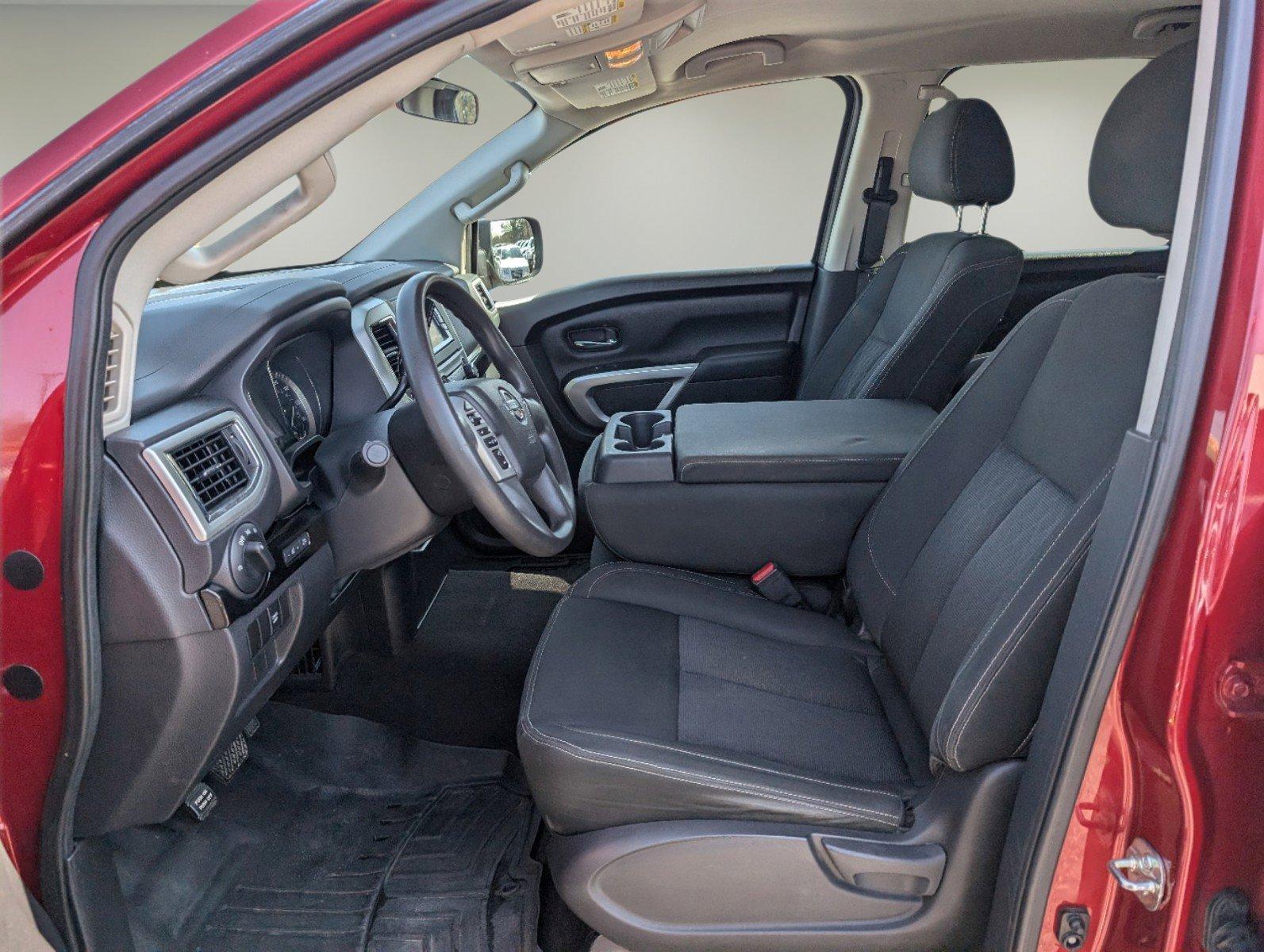 2017 /Black Nissan Titan SV (1N6AA1EJ9HN) with an Regular Unleaded V-8 5.6 L/339 engine, 7-Speed Automatic w/OD transmission, located at 1430 Gateway Drive, Opelika, AL, 36801, (334) 239-0944, 32.637871, -85.409790 - 2017 Nissan Titan SV - Photo#9