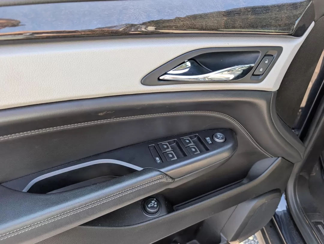 2014 /Light Titanium w/Ebony accents Cadillac SRX Luxury Collection (3GYFNBE30ES) with an Other engine, located at 3959 U.S. 80 W, Phenix City, AL, 36870, (334) 297-4885, 32.469296, -85.135185 - **Elevate Your Lifestyle with the 2014 Cadillac SRX Luxury Collection at Gils Auto** <br /> <br /> Are you ready to experience the perfect blend of luxury and functionality? Whether you're a growing family in need of a spacious SUV, a daily commuter seeking comfort, or someone who loves weekend get - Photo#8