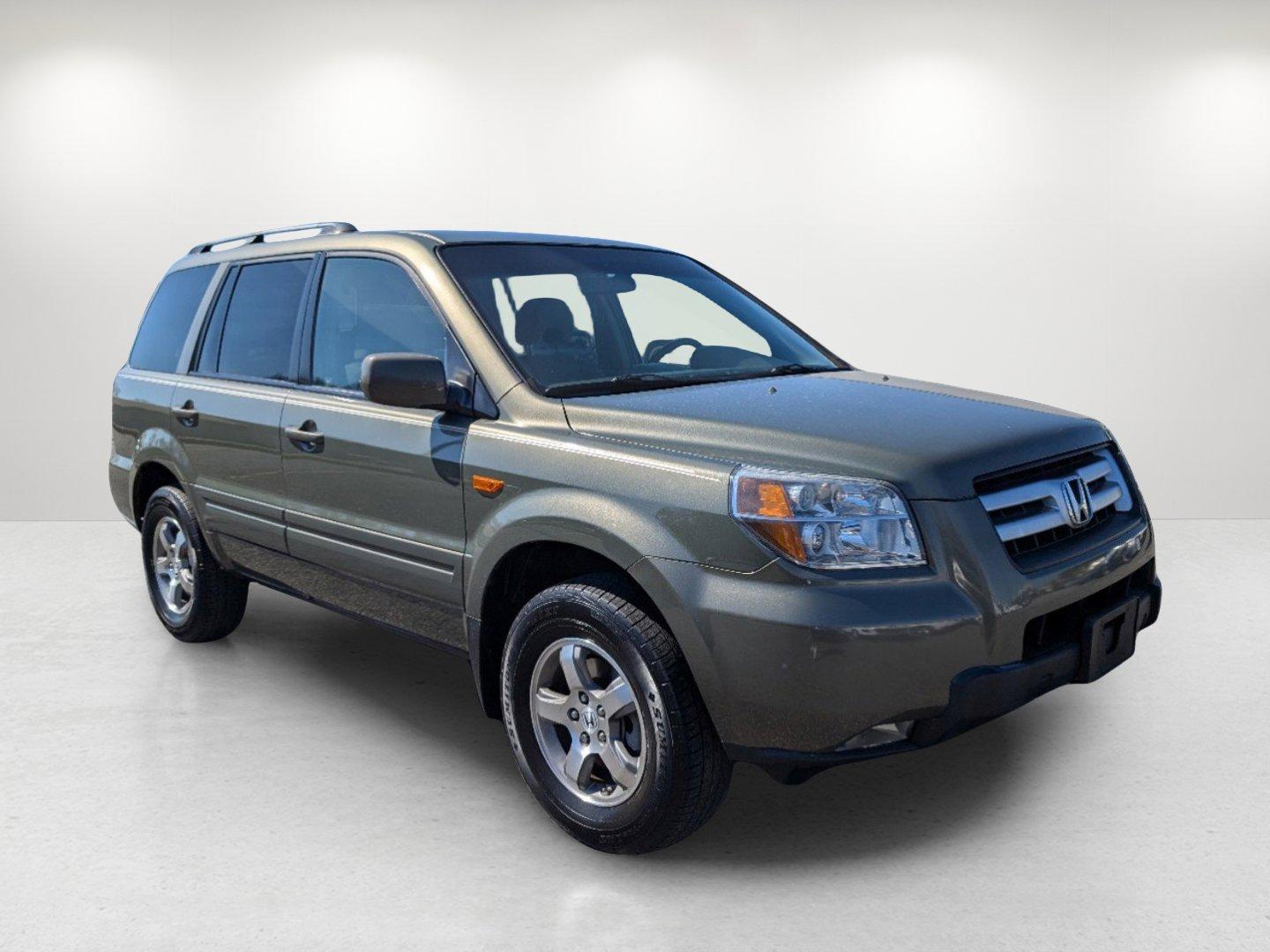 2007 Honda Pilot EX (5FNYF28467B) with an Gas V6 3.5L/212 engine, 5-Speed Automatic w/OD transmission, located at 3959 U.S. 80 W, Phenix City, AL, 36870, (334) 297-4885, 32.469296, -85.135185 - 2007 Honda Pilot EX - Photo#2