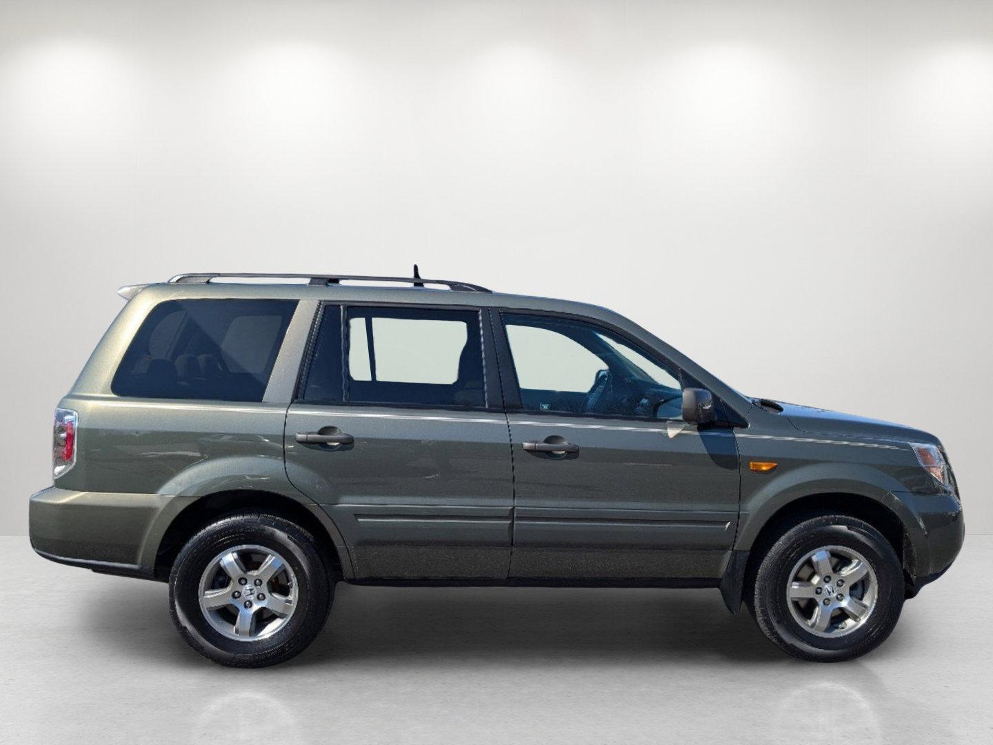 2007 Honda Pilot EX (5FNYF28467B) with an Gas V6 3.5L/212 engine, 5-Speed Automatic w/OD transmission, located at 3959 U.S. 80 W, Phenix City, AL, 36870, (334) 297-4885, 32.469296, -85.135185 - 2007 Honda Pilot EX - Photo#3