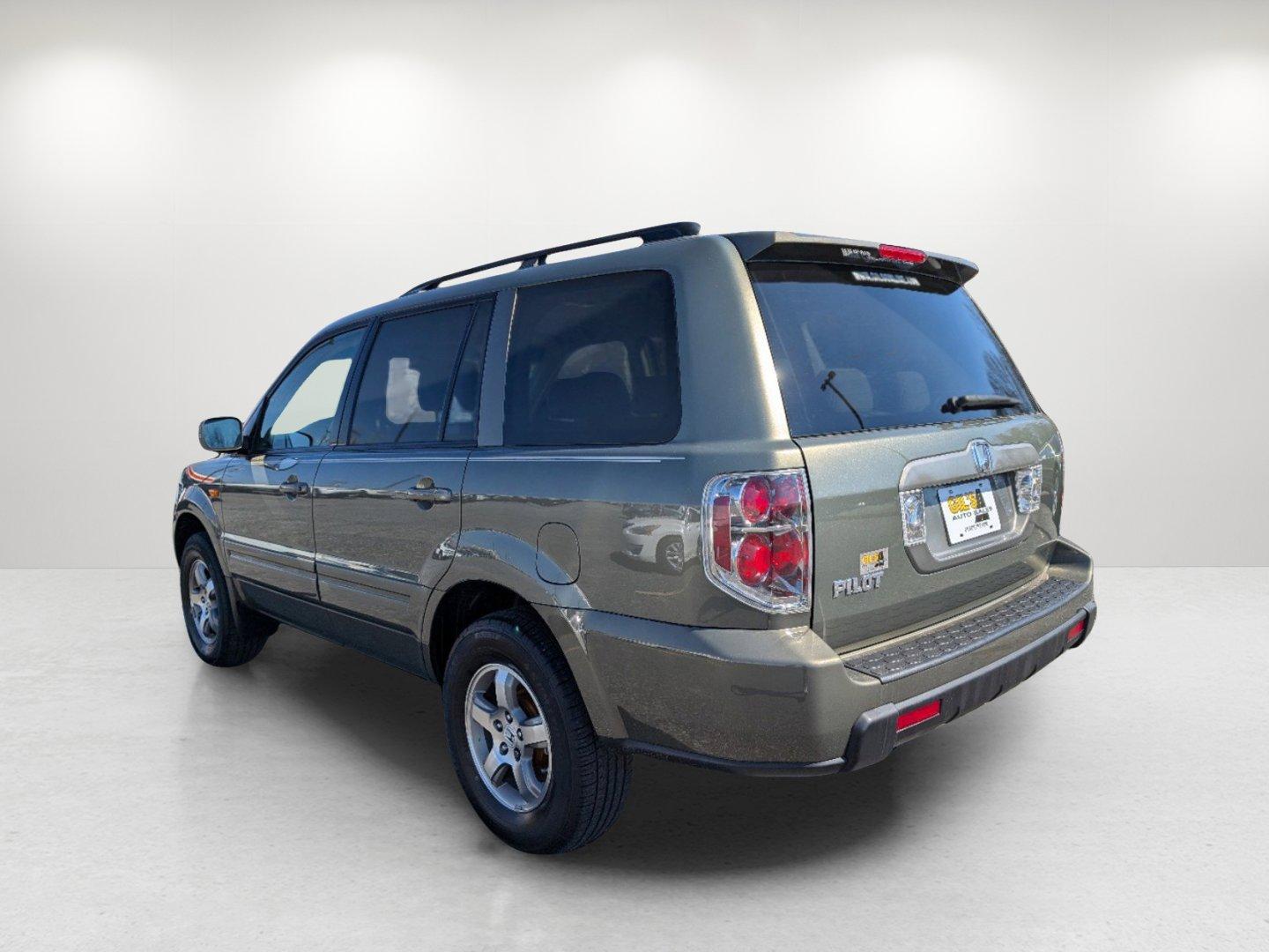 2007 Honda Pilot EX (5FNYF28467B) with an Gas V6 3.5L/212 engine, 5-Speed Automatic w/OD transmission, located at 3959 U.S. 80 W, Phenix City, AL, 36870, (334) 297-4885, 32.469296, -85.135185 - 2007 Honda Pilot EX - Photo#6