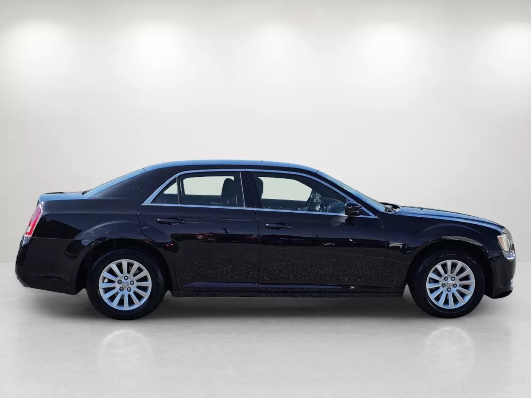 2011 /Black Interior Chrysler 300 (2C3CA4CGXBH) with an Other engine, located at 3959 U.S. 80 W, Phenix City, AL, 36870, (334) 297-4885, 32.469296, -85.135185 - 2011 Chrysler 300 - Photo#3
