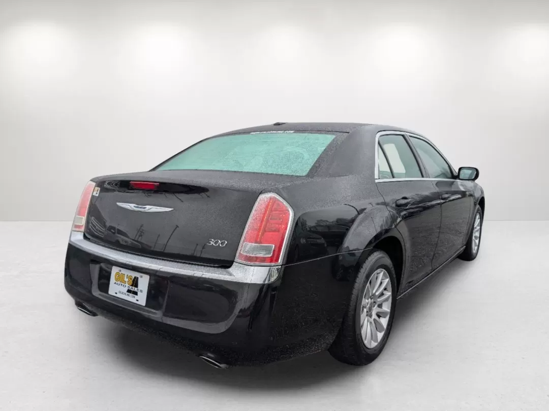 2011 /Black Interior Chrysler 300 (2C3CA4CGXBH) with an Other engine, located at 3959 U.S. 80 W, Phenix City, AL, 36870, (334) 297-4885, 32.469296, -85.135185 - 2011 Chrysler 300 - Photo#4
