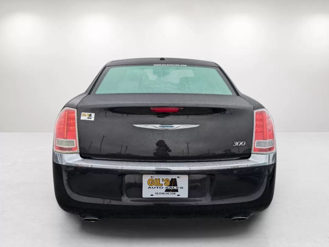 2011 /Black Interior Chrysler 300 (2C3CA4CGXBH) with an Other engine, located at 3959 U.S. 80 W, Phenix City, AL, 36870, (334) 297-4885, 32.469296, -85.135185 - 2011 Chrysler 300 - Photo#5