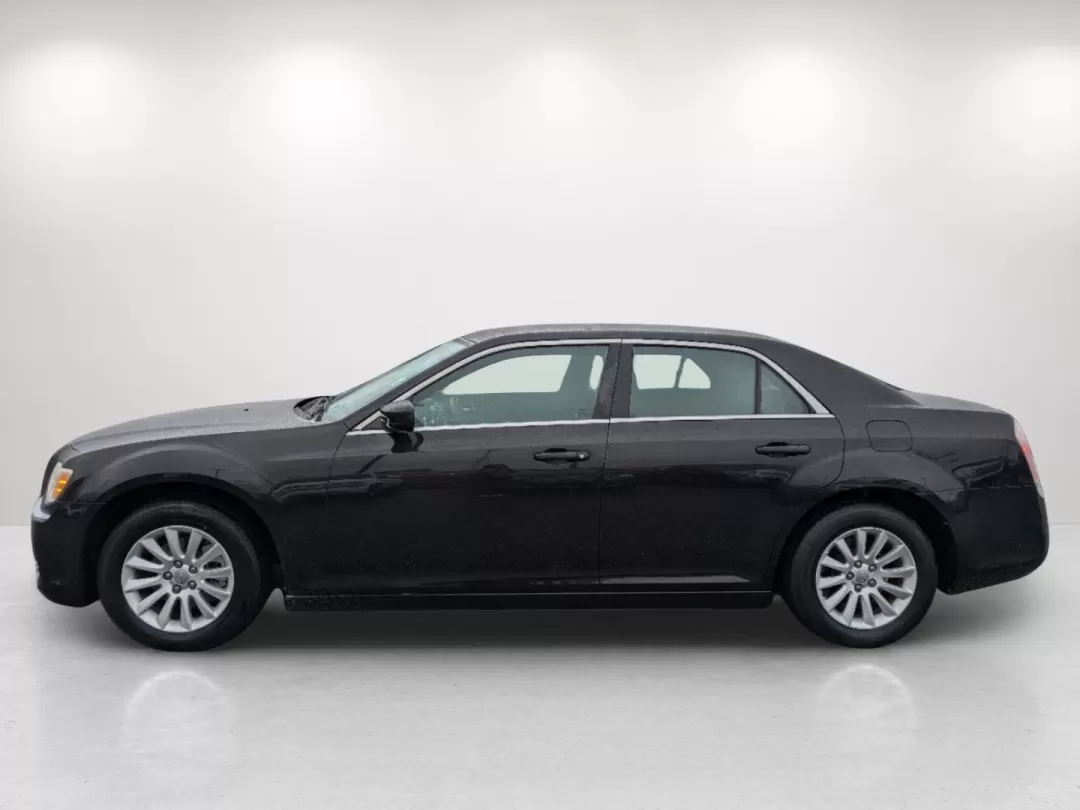 2011 /Black Interior Chrysler 300 (2C3CA4CGXBH) with an Other engine, located at 3959 U.S. 80 W, Phenix City, AL, 36870, (334) 297-4885, 32.469296, -85.135185 - 2011 Chrysler 300 - Photo#7
