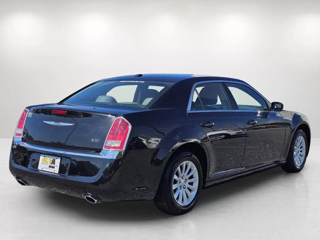 2011 /Black Interior Chrysler 300 (2C3CA4CGXBH) with an Other engine, located at 3959 U.S. 80 W, Phenix City, AL, 36870, (334) 297-4885, 32.469296, -85.135185 - 2011 Chrysler 300 - Photo#23