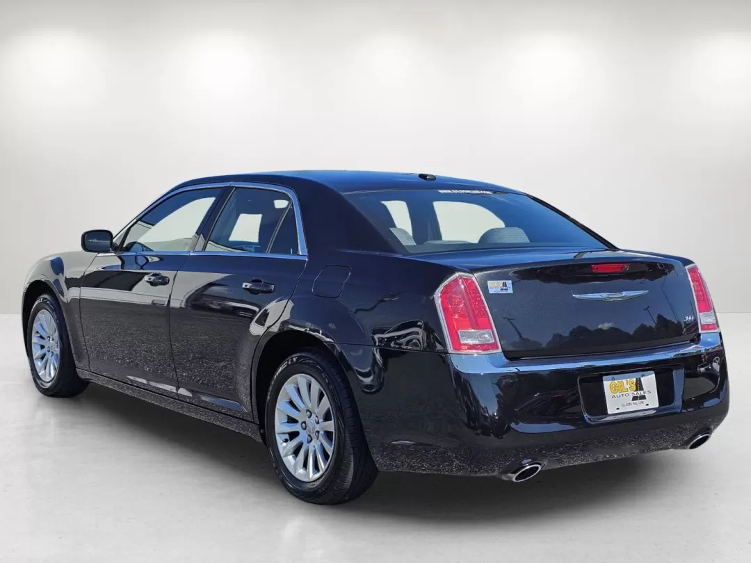 2011 /Black Interior Chrysler 300 (2C3CA4CGXBH) with an Other engine, located at 3959 U.S. 80 W, Phenix City, AL, 36870, (334) 297-4885, 32.469296, -85.135185 - 2011 Chrysler 300 - Photo#25