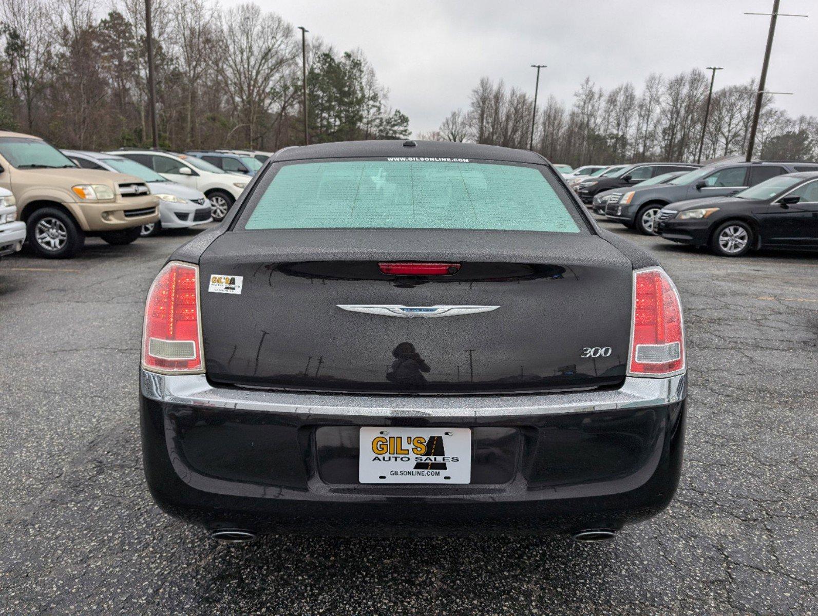 2011 /Black Interior Chrysler 300 (2C3CA4CGXBH) with an Gas/Ethanol V6 3.6L/220 engine, 5-Speed Automatic w/Manual Shift transmission, located at 804 22nd Ave, Phenix City, AL, 36870, (334) 297-1860, 32.484749, -85.024475 - 2011 Chrysler 300 - Photo#5