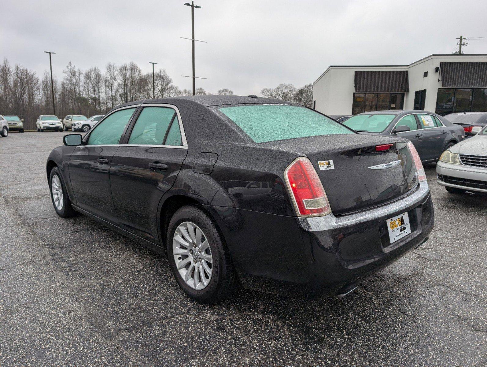 2011 /Black Interior Chrysler 300 (2C3CA4CGXBH) with an Gas/Ethanol V6 3.6L/220 engine, 5-Speed Automatic w/Manual Shift transmission, located at 804 22nd Ave, Phenix City, AL, 36870, (334) 297-1860, 32.484749, -85.024475 - 2011 Chrysler 300 - Photo#6