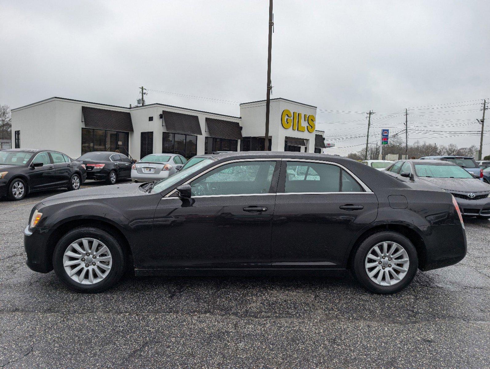 2011 /Black Interior Chrysler 300 (2C3CA4CGXBH) with an Gas/Ethanol V6 3.6L/220 engine, 5-Speed Automatic w/Manual Shift transmission, located at 804 22nd Ave, Phenix City, AL, 36870, (334) 297-1860, 32.484749, -85.024475 - 2011 Chrysler 300 - Photo#7