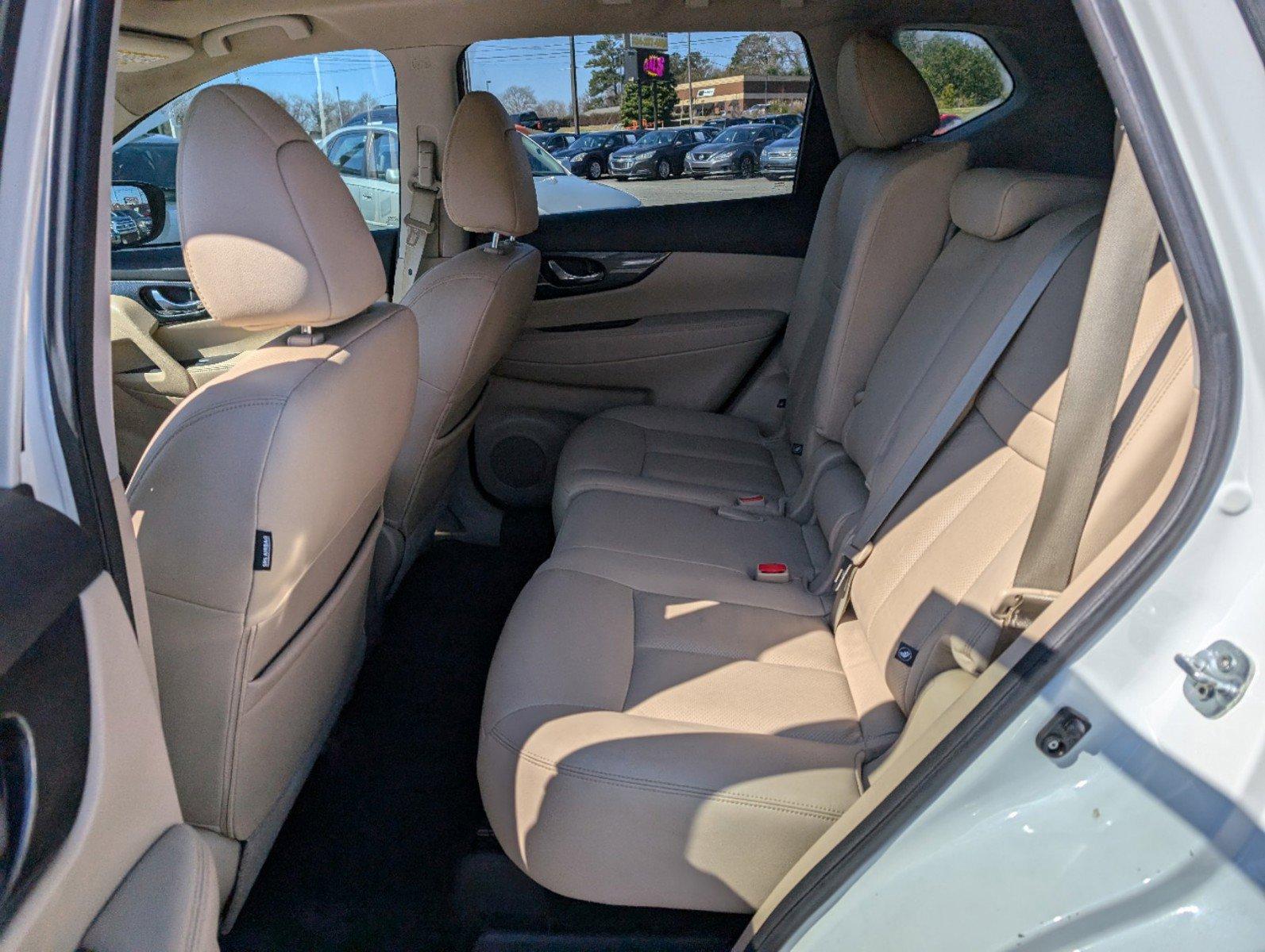 2016 /Almond Nissan Rogue SL (5N1AT2MT4GC) with an Regular Unleaded I-4 2.5 L/152 engine, 1-Speed CVT w/OD transmission, located at 5115 14th Ave., Columbus, GA, 31904, (706) 323-0345, 32.511494, -84.971046 - 2016 Nissan Rogue SL - Photo#10