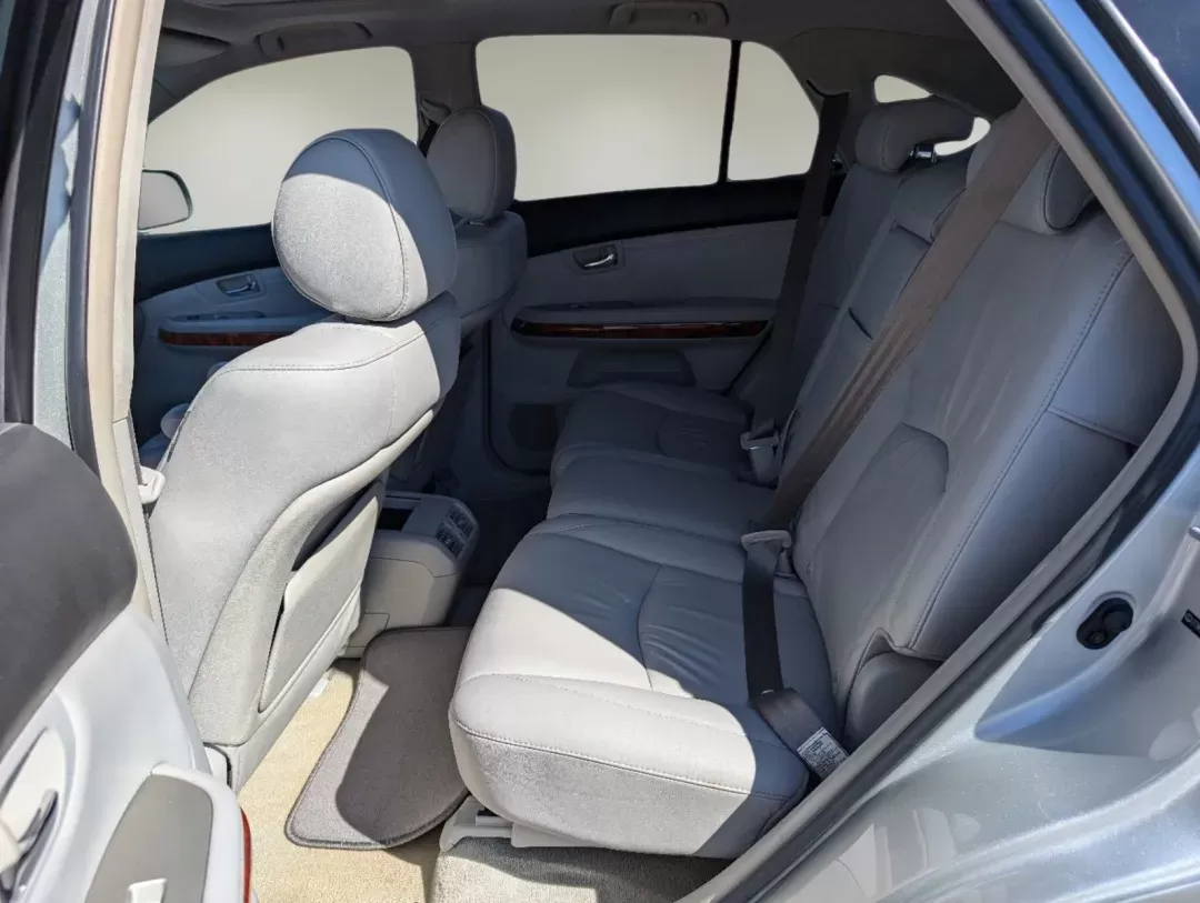 2007 Lexus RX 350 (2T2HK31U07C) with an Other engine, located at 7000 Northlake Connector, Columbus, GA, 31904, (706) 987-8085, 32.524975, -84.978134 - **Discover the Perfect Blend of Luxury and Reliability with Our 2007 Lexus RX 350 Your Next Adventure Awaits!**<br /> <br /> Are you seeking a stylish, reliable SUV that fits seamlessly into your active lifestyle? Look no further than this stunning **2007 Lexus RX 350**, located at **Gils Auto** in - Photo#11