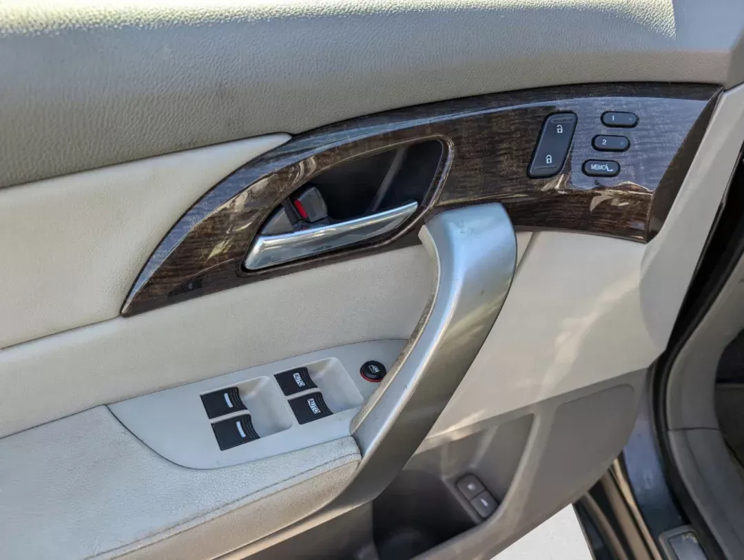 2010 Acura MDX (2HNYD2H20AH) with an Gas V6 3.7L/224 engine, 6-Speed Automatic w/OD transmission, located at 804 22nd Ave, Phenix City, AL, 36870, (334) 297-1860, 32.484749, -85.024475 - 2010 Acura MDX - Photo#17