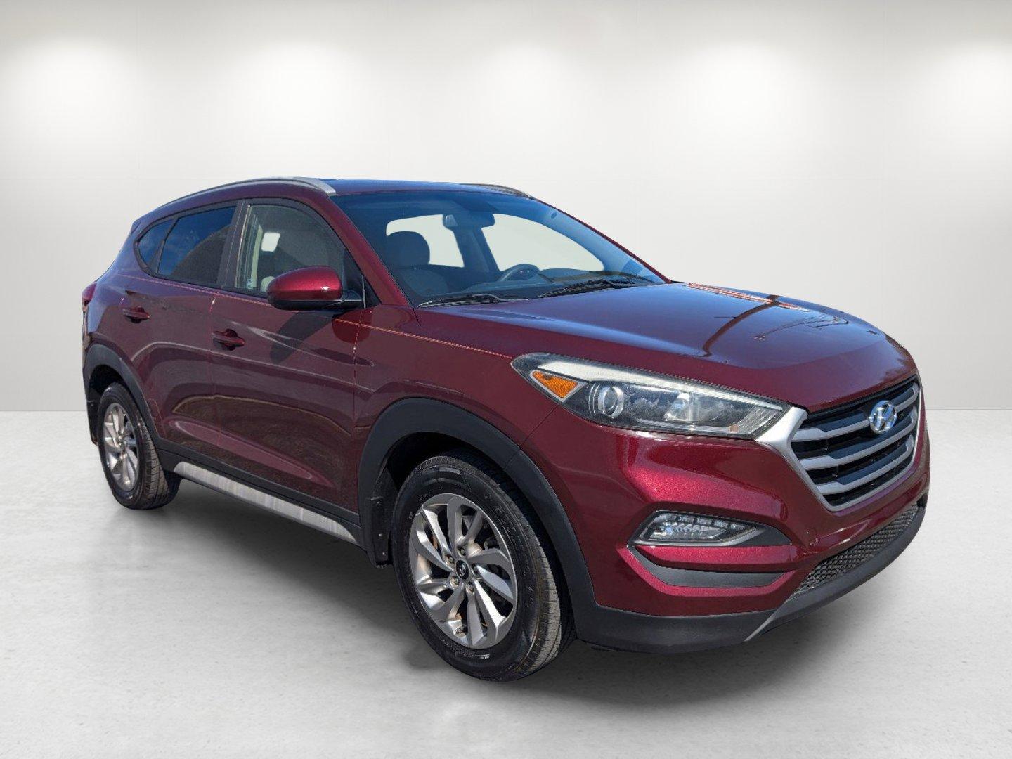 2017 /Beige Hyundai Tucson SE (KM8J33A42HU) with an Regular Unleaded I-4 2.0 L/122 engine, 6-Speed Automatic w/OD transmission, located at 5115 14th Ave., Columbus, GA, 31904, (706) 323-0345, 32.511494, -84.971046 - 2017 Hyundai Tucson SE - Photo#2