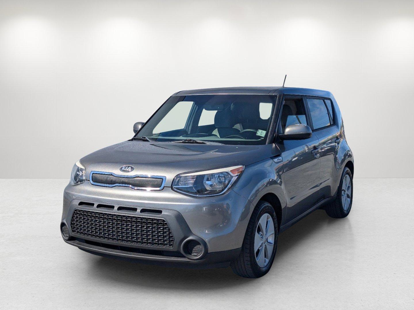 2016 /Gray 2-Tone Kia Soul Base (KNDJN2A25G7) with an Regular Unleaded I-4 1.6 L/97 engine, 6-Speed Automatic w/OD transmission, located at 3959 U.S. 80 W, Phenix City, AL, 36870, (334) 297-4885, 32.469296, -85.135185 - 2016 Kia Soul Base - Photo#0