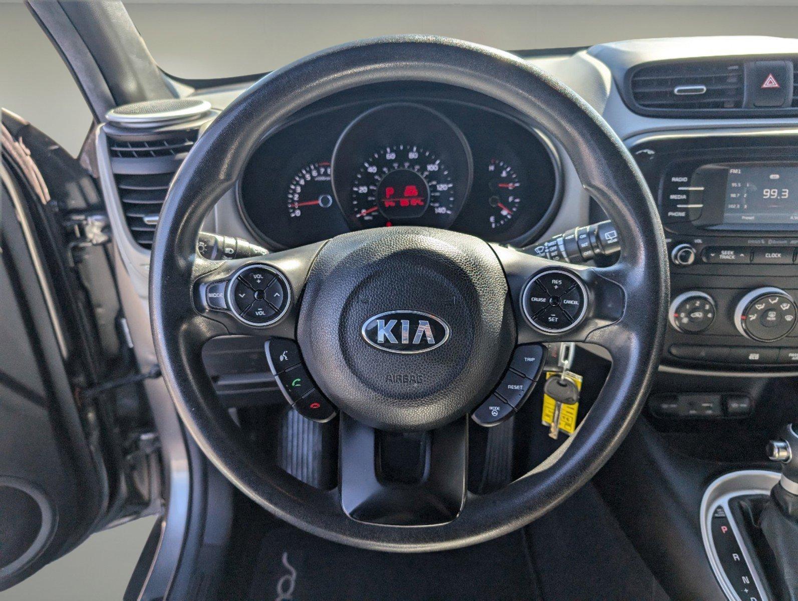 2016 /Gray 2-Tone Kia Soul Base (KNDJN2A25G7) with an Regular Unleaded I-4 1.6 L/97 engine, 6-Speed Automatic w/OD transmission, located at 3959 U.S. 80 W, Phenix City, AL, 36870, (334) 297-4885, 32.469296, -85.135185 - 2016 Kia Soul Base - Photo#15