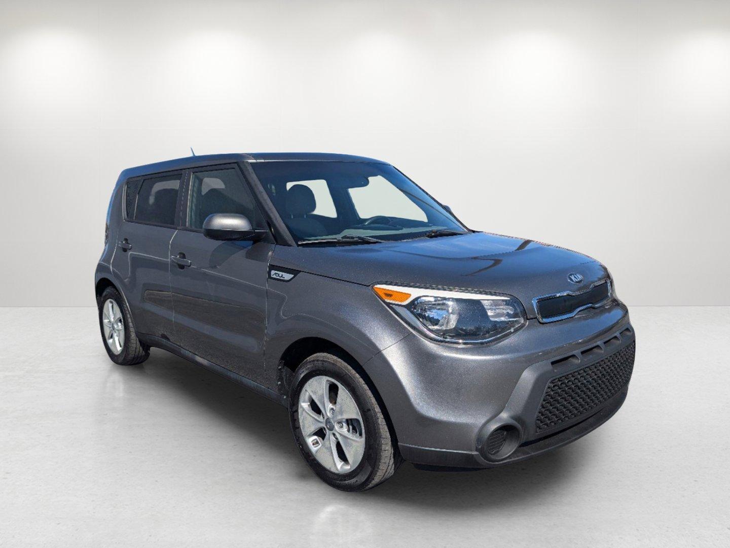 2016 /Gray 2-Tone Kia Soul Base (KNDJN2A25G7) with an Regular Unleaded I-4 1.6 L/97 engine, 6-Speed Automatic w/OD transmission, located at 3959 U.S. 80 W, Phenix City, AL, 36870, (334) 297-4885, 32.469296, -85.135185 - 2016 Kia Soul Base - Photo#2