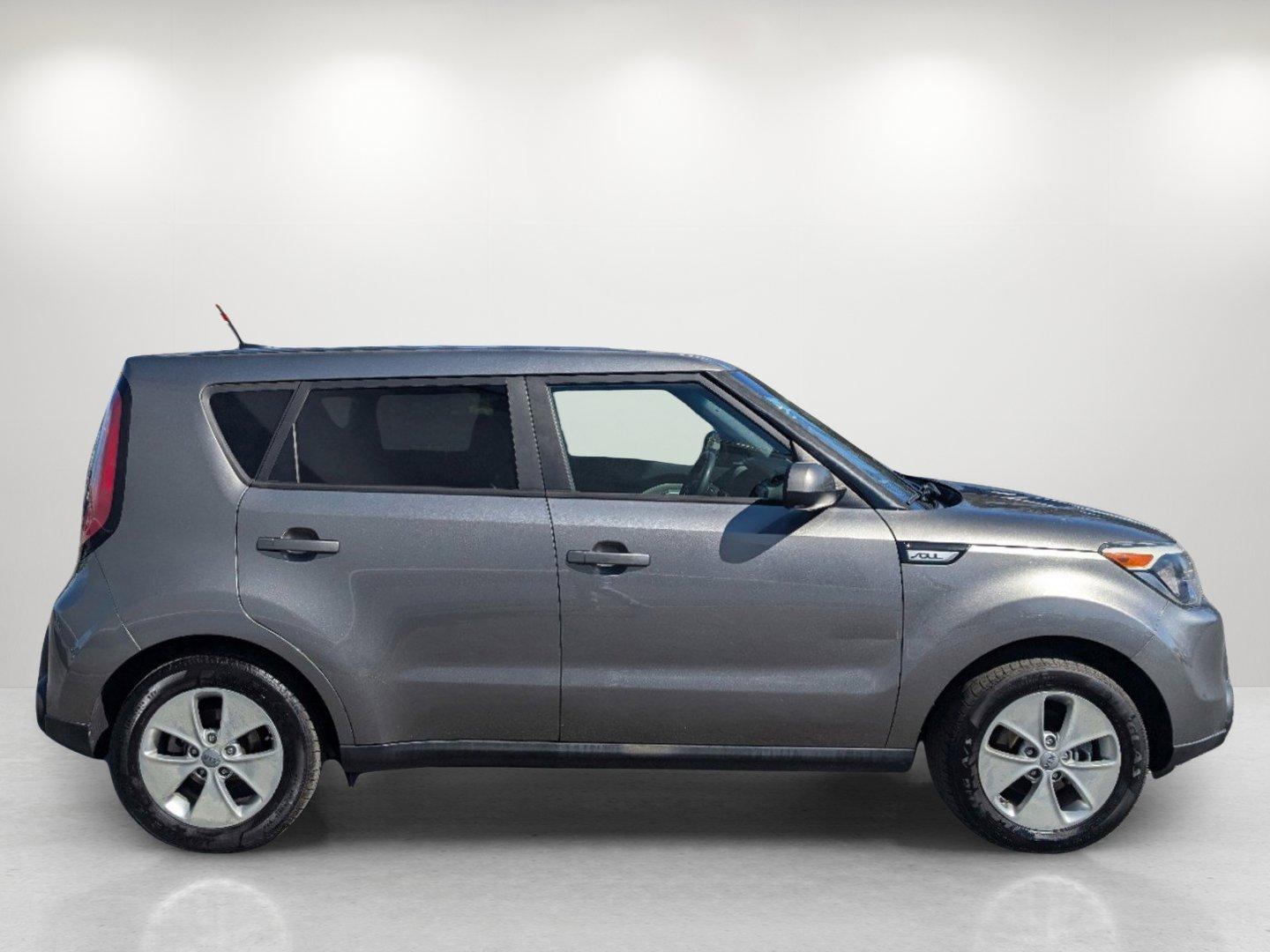 2016 /Gray 2-Tone Kia Soul Base (KNDJN2A25G7) with an Regular Unleaded I-4 1.6 L/97 engine, 6-Speed Automatic w/OD transmission, located at 3959 U.S. 80 W, Phenix City, AL, 36870, (334) 297-4885, 32.469296, -85.135185 - 2016 Kia Soul Base - Photo#3