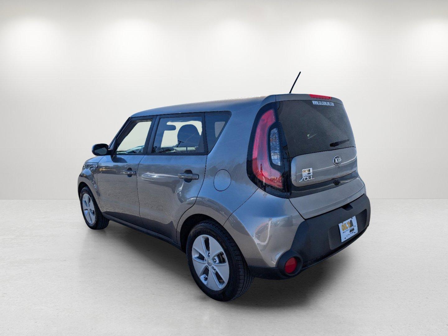 2016 /Gray 2-Tone Kia Soul Base (KNDJN2A25G7) with an Regular Unleaded I-4 1.6 L/97 engine, 6-Speed Automatic w/OD transmission, located at 3959 U.S. 80 W, Phenix City, AL, 36870, (334) 297-4885, 32.469296, -85.135185 - 2016 Kia Soul Base - Photo#6