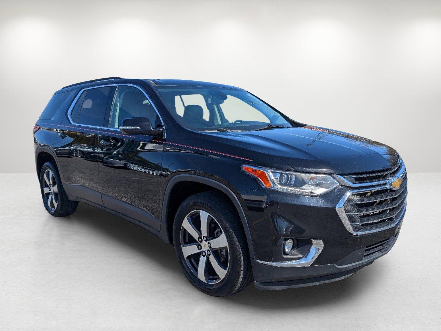 2020 /Jet Black/Dark Galvanized Chevrolet Traverse LT Leather (1GNERHKW7LJ) with an Gas V6 3.6L/217 engine, 9-Speed Automatic transmission, located at 1430 Gateway Drive, Opelika, AL, 36801, (334) 239-0944, 32.637871, -85.409790 - 2020 Chevrolet Traverse LT Leather - Photo#2