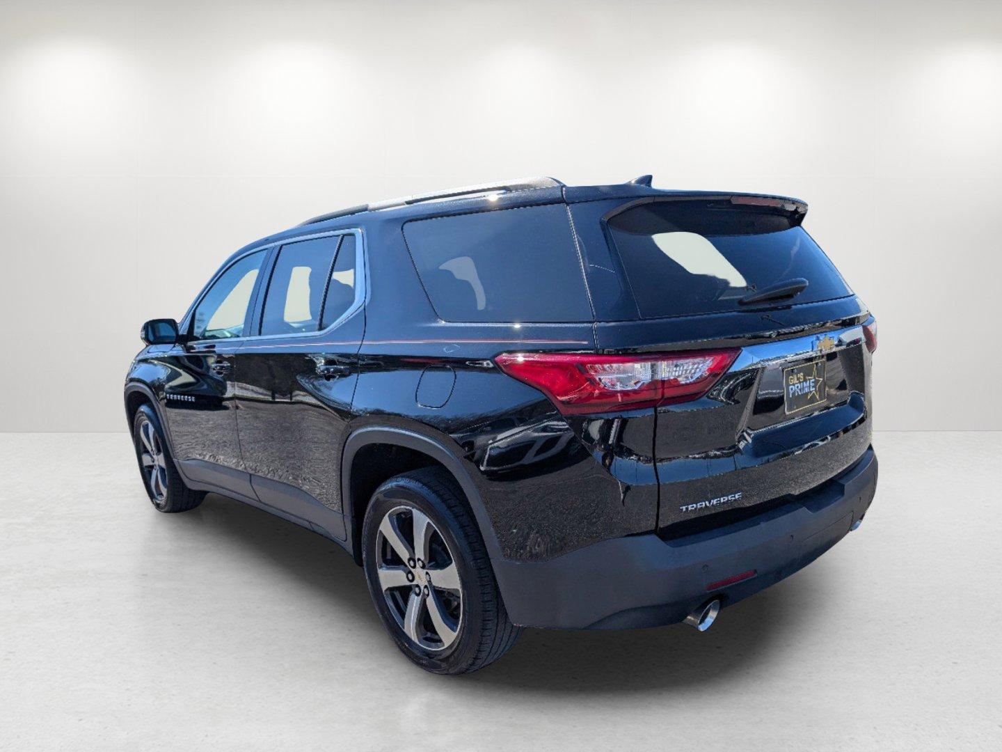 2020 /Jet Black/Dark Galvanized Chevrolet Traverse LT Leather (1GNERHKW7LJ) with an Gas V6 3.6L/217 engine, 9-Speed Automatic transmission, located at 1430 Gateway Drive, Opelika, AL, 36801, (334) 239-0944, 32.637871, -85.409790 - 2020 Chevrolet Traverse LT Leather - Photo#6