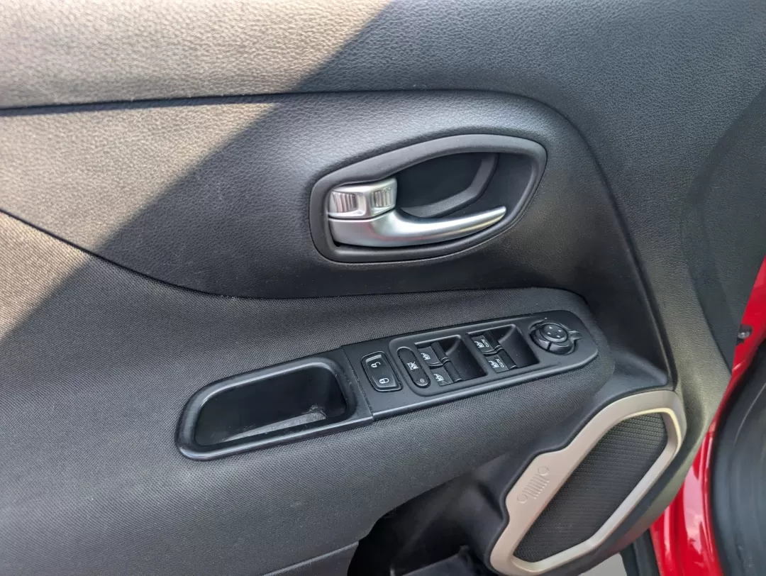2017 /Black Jeep Renegade Latitude (ZACCJBBB9HP) with an Other engine, located at 3959 U.S. 80 W, Phenix City, AL, 36870, (334) 297-4885, 32.469296, -85.135185 - 2017 Jeep Renegade Latitude - Photo#8