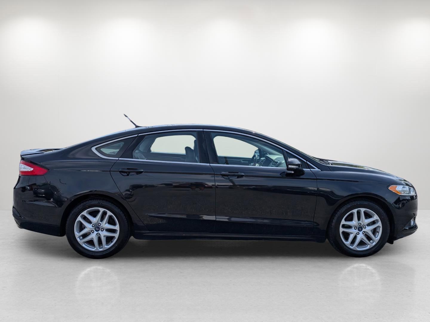 2015 Ford Fusion SE (3FA6P0HD0FR) with an Intercooled Turbo Regular Unleaded I-4 1.5 L/91 engine, located at 1430 Gateway Drive, Opelika, AL, 36801, (334) 239-0944, 32.637871, -85.409790 - 2015 Ford Fusion SE - Photo#5