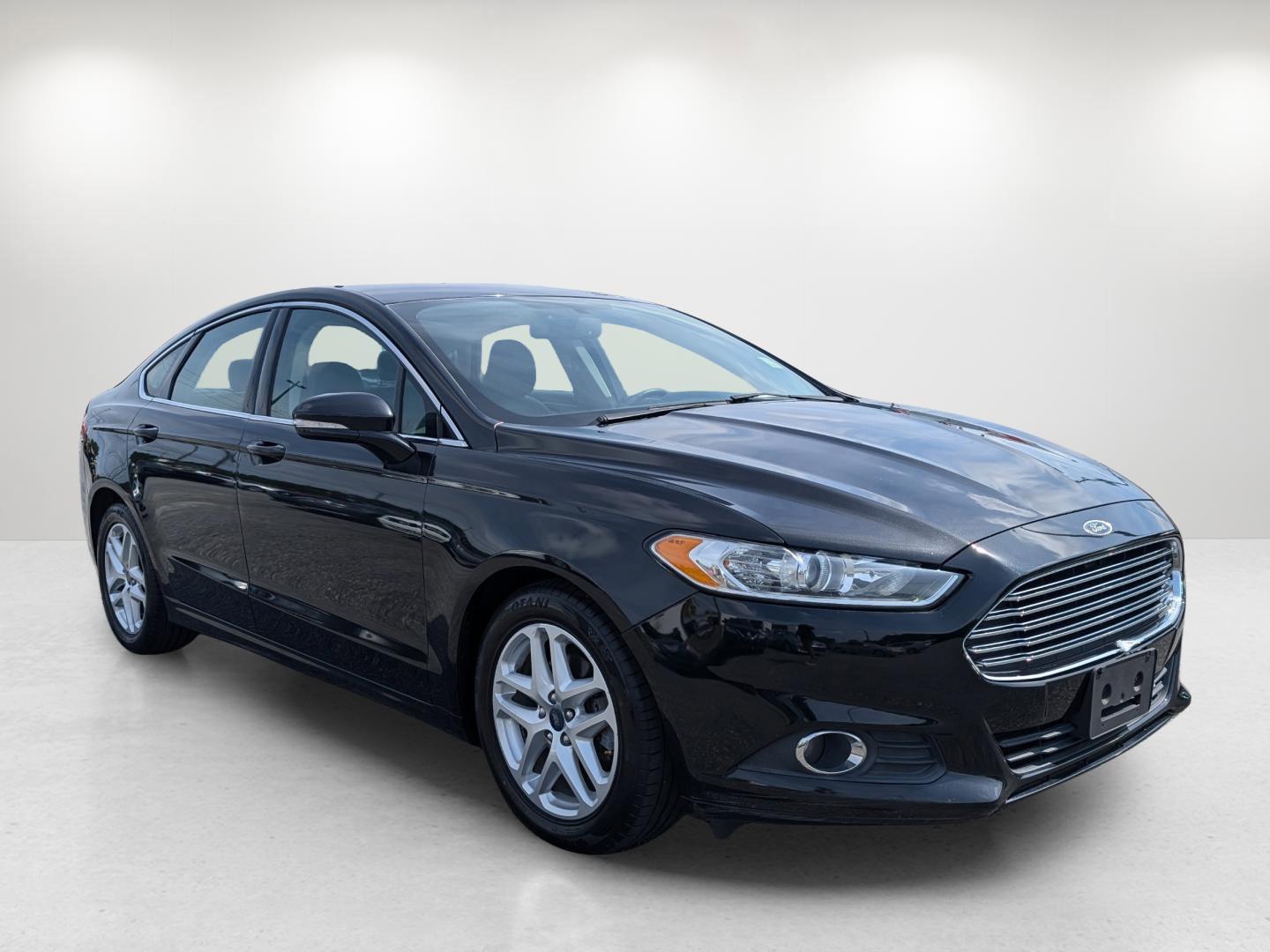 2015 Ford Fusion SE (3FA6P0HD0FR) with an Intercooled Turbo Regular Unleaded I-4 1.5 L/91 engine, located at 1430 Gateway Drive, Opelika, AL, 36801, (334) 239-0944, 32.637871, -85.409790 - 2015 Ford Fusion SE - Photo#6