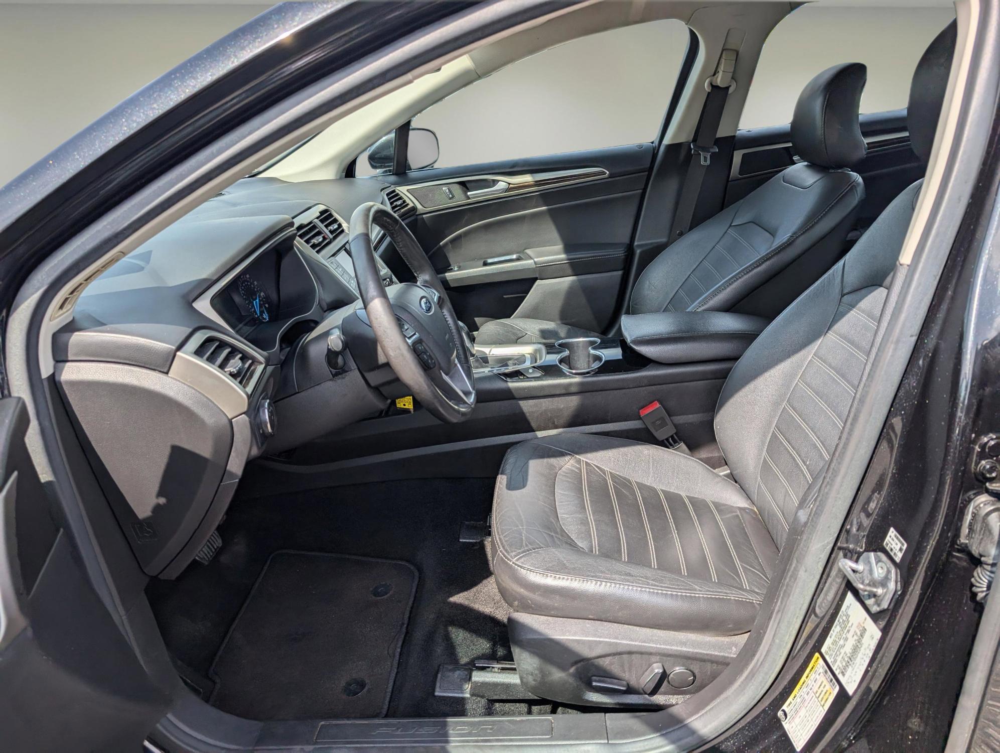 2015 Ford Fusion SE (3FA6P0HD0FR) with an Intercooled Turbo Regular Unleaded I-4 1.5 L/91 engine, located at 1430 Gateway Drive, Opelika, AL, 36801, (334) 239-0944, 32.637871, -85.409790 - 2015 Ford Fusion SE - Photo#9