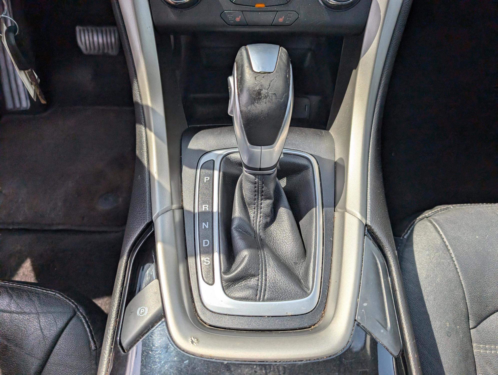 2015 Ford Fusion SE (3FA6P0HD0FR) with an Intercooled Turbo Regular Unleaded I-4 1.5 L/91 engine, located at 1430 Gateway Drive, Opelika, AL, 36801, (334) 239-0944, 32.637871, -85.409790 - 2015 Ford Fusion SE - Photo#13