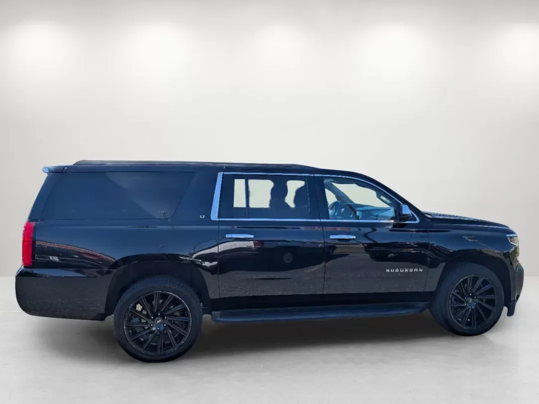 2019 /Cocoa/Dune Chevrolet Suburban LT (1GNSCHKC9KR) with an Gas/Ethanol V8 5.3L/ engine, 6-Speed Automatic transmission, located at 7000 Northlake Connector, Columbus, GA, 31904, (706) 987-8085, 32.524975, -84.978134 - 2019 Chevrolet Suburban LT - Photo#3