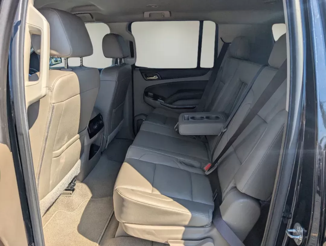 2019 /Cocoa/Dune Chevrolet Suburban LT (1GNSCHKC9KR) with an Gas/Ethanol V8 5.3L/ engine, 6-Speed Automatic transmission, located at 7000 Northlake Connector, Columbus, GA, 31904, (706) 987-8085, 32.524975, -84.978134 - 2019 Chevrolet Suburban LT - Photo#10
