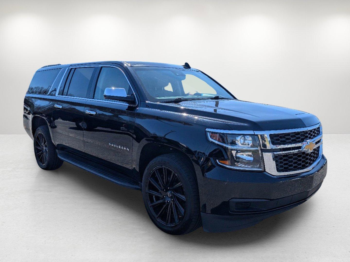 2019 /Cocoa/Dune Chevrolet Suburban LT (1GNSCHKC9KR) with an Gas/Ethanol V8 5.3L/ engine, 6-Speed Automatic transmission, located at 3959 U.S. 80 W, Phenix City, AL, 36870, (334) 297-4885, 32.469296, -85.135185 - 2019 Chevrolet Suburban LT - Photo#2