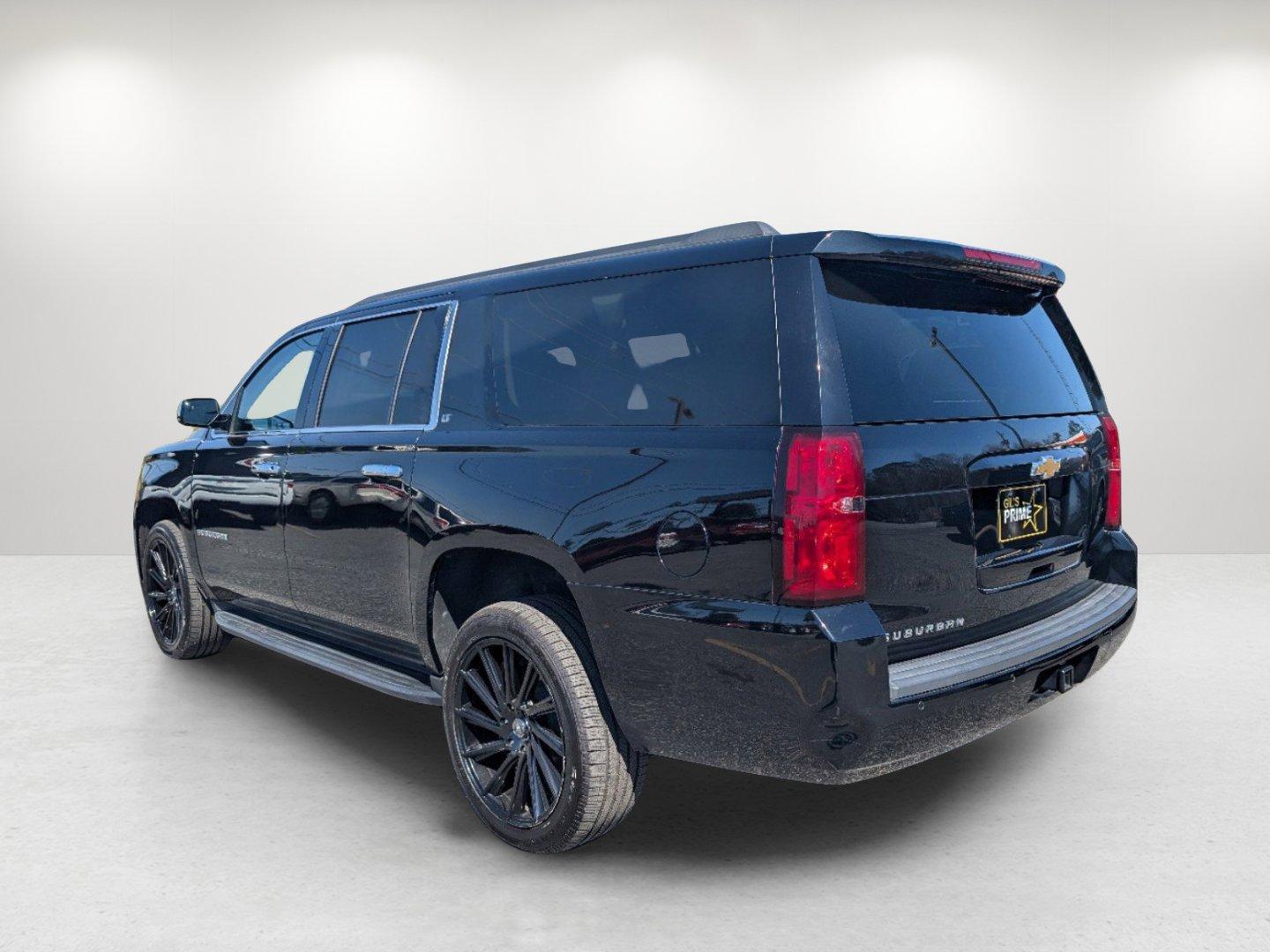 2019 /Cocoa/Dune Chevrolet Suburban LT (1GNSCHKC9KR) with an Gas/Ethanol V8 5.3L/ engine, 6-Speed Automatic transmission, located at 3959 U.S. 80 W, Phenix City, AL, 36870, (334) 297-4885, 32.469296, -85.135185 - 2019 Chevrolet Suburban LT - Photo#6