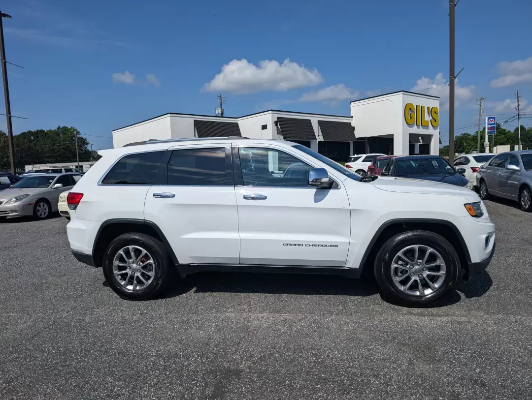 2015 /Lt Frost Beige/Black Jeep Grand Cherokee Limited (1C4RJEBG9FC) with an Other engine, located at 3959 U.S. 80 W, Phenix City, AL, 36870, (334) 297-4885, 32.469296, -85.135185 - **Adventure Awaits with this 2015 Jeep Grand Cherokee Limited!** <br /> <br /> Are you ready to elevate your driving experience? This stunning 2015 Jeep Grand Cherokee Limited is perfect for families, weekend adventurers, or anyone seeking a reliable vehicle for daily commutes. Whether you're naviga - Photo#3