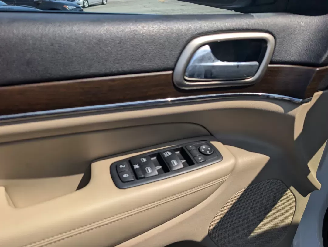 2015 /Lt Frost Beige/Black Jeep Grand Cherokee Limited (1C4RJEBG9FC) with an Other engine, located at 3959 U.S. 80 W, Phenix City, AL, 36870, (334) 297-4885, 32.469296, -85.135185 - **Adventure Awaits with this 2015 Jeep Grand Cherokee Limited!** <br /> <br /> Are you ready to elevate your driving experience? This stunning 2015 Jeep Grand Cherokee Limited is perfect for families, weekend adventurers, or anyone seeking a reliable vehicle for daily commutes. Whether you're naviga - Photo#9