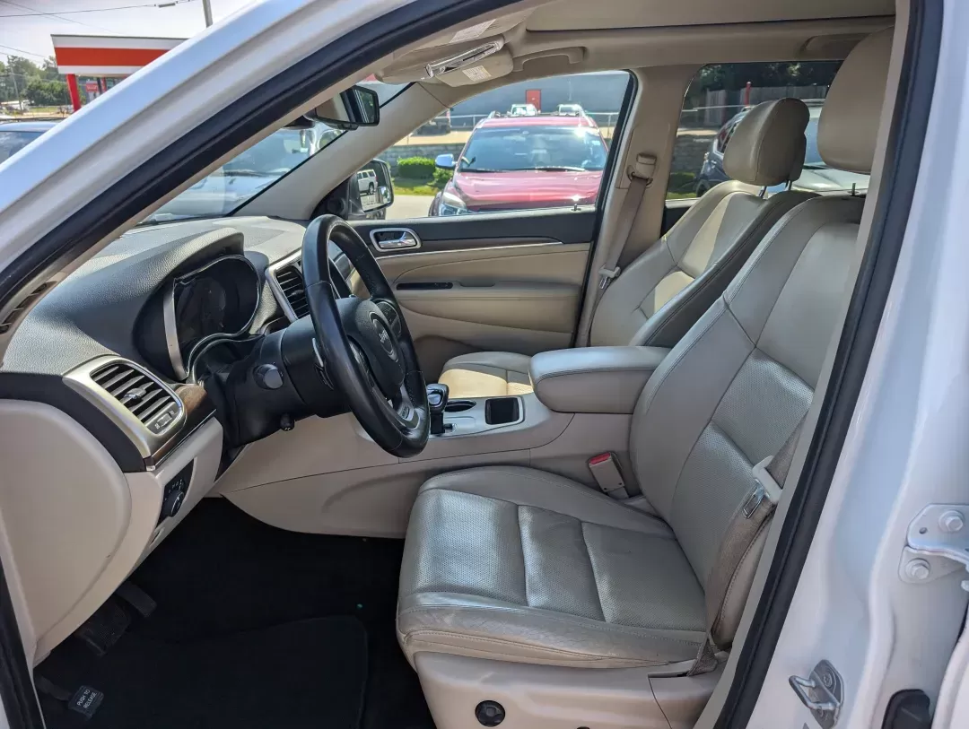 2015 /Lt Frost Beige/Black Jeep Grand Cherokee Limited (1C4RJEBG9FC) with an Other engine, located at 5115 14th Ave., Columbus, GA, 31904, (706) 323-0345, 32.511494, -84.971046 - **Adventure Awaits with this 2015 Jeep Grand Cherokee Limited!** <br /> <br /> Are you ready to elevate your driving experience? This stunning 2015 Jeep Grand Cherokee Limited is perfect for families, weekend adventurers, or anyone seeking a reliable vehicle for daily commutes. Whether you're naviga - Photo#10