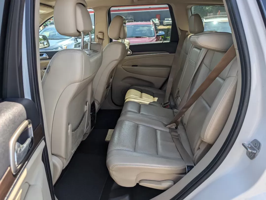 2015 /Lt Frost Beige/Black Jeep Grand Cherokee Limited (1C4RJEBG9FC) with an Other engine, located at 5115 14th Ave., Columbus, GA, 31904, (706) 323-0345, 32.511494, -84.971046 - **Adventure Awaits with this 2015 Jeep Grand Cherokee Limited!** <br /> <br /> Are you ready to elevate your driving experience? This stunning 2015 Jeep Grand Cherokee Limited is perfect for families, weekend adventurers, or anyone seeking a reliable vehicle for daily commutes. Whether you're naviga - Photo#11