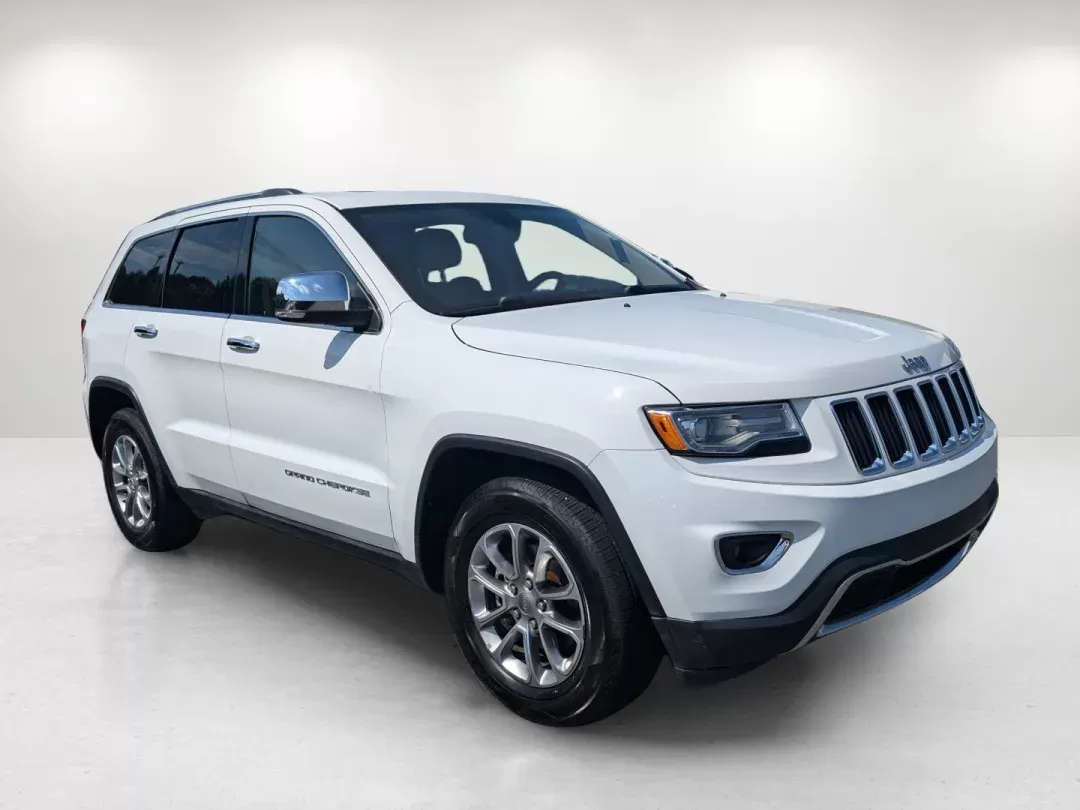 2015 /Lt Frost Beige/Black Jeep Grand Cherokee Limited (1C4RJEBG9FC) with an Other engine, located at 5115 14th Ave., Columbus, GA, 31904, (706) 323-0345, 32.511494, -84.971046 - **Adventure Awaits with this 2015 Jeep Grand Cherokee Limited!** <br /> <br /> Are you ready to elevate your driving experience? This stunning 2015 Jeep Grand Cherokee Limited is perfect for families, weekend adventurers, or anyone seeking a reliable vehicle for daily commutes. Whether you're naviga - Photo#3