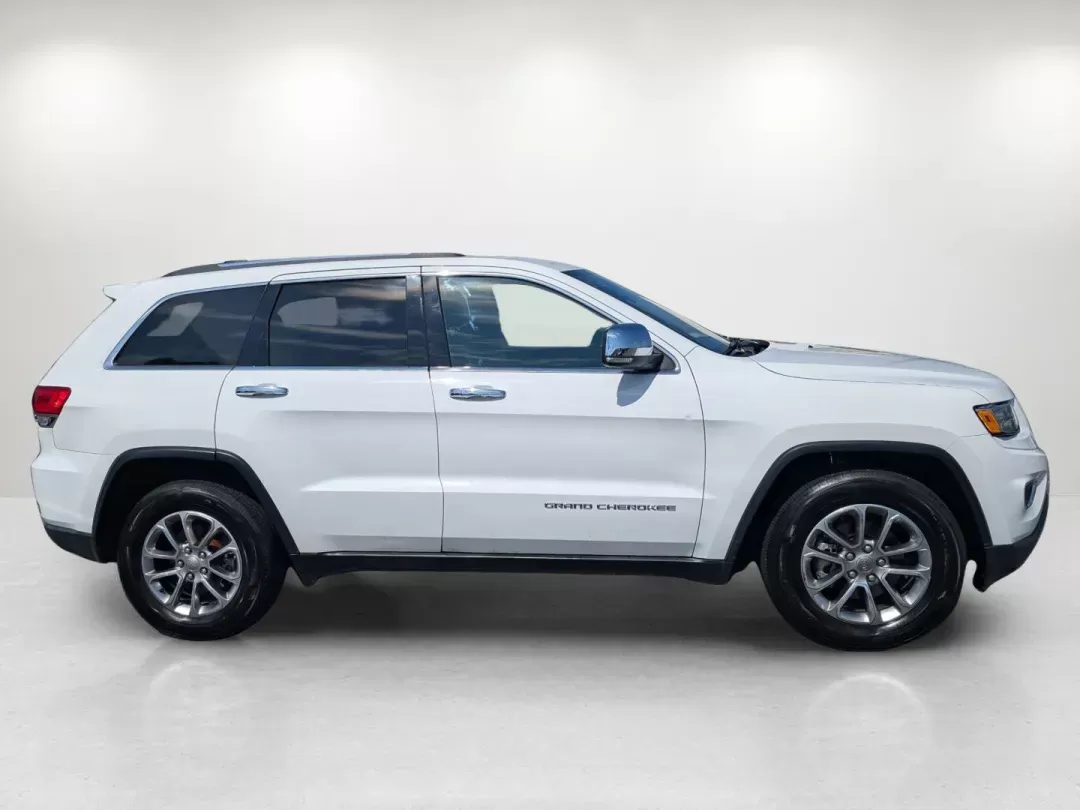 2015 /Lt Frost Beige/Black Jeep Grand Cherokee Limited (1C4RJEBG9FC) with an Other engine, located at 5115 14th Ave., Columbus, GA, 31904, (706) 323-0345, 32.511494, -84.971046 - **Adventure Awaits with this 2015 Jeep Grand Cherokee Limited!** <br /> <br /> Are you ready to elevate your driving experience? This stunning 2015 Jeep Grand Cherokee Limited is perfect for families, weekend adventurers, or anyone seeking a reliable vehicle for daily commutes. Whether you're naviga - Photo#4