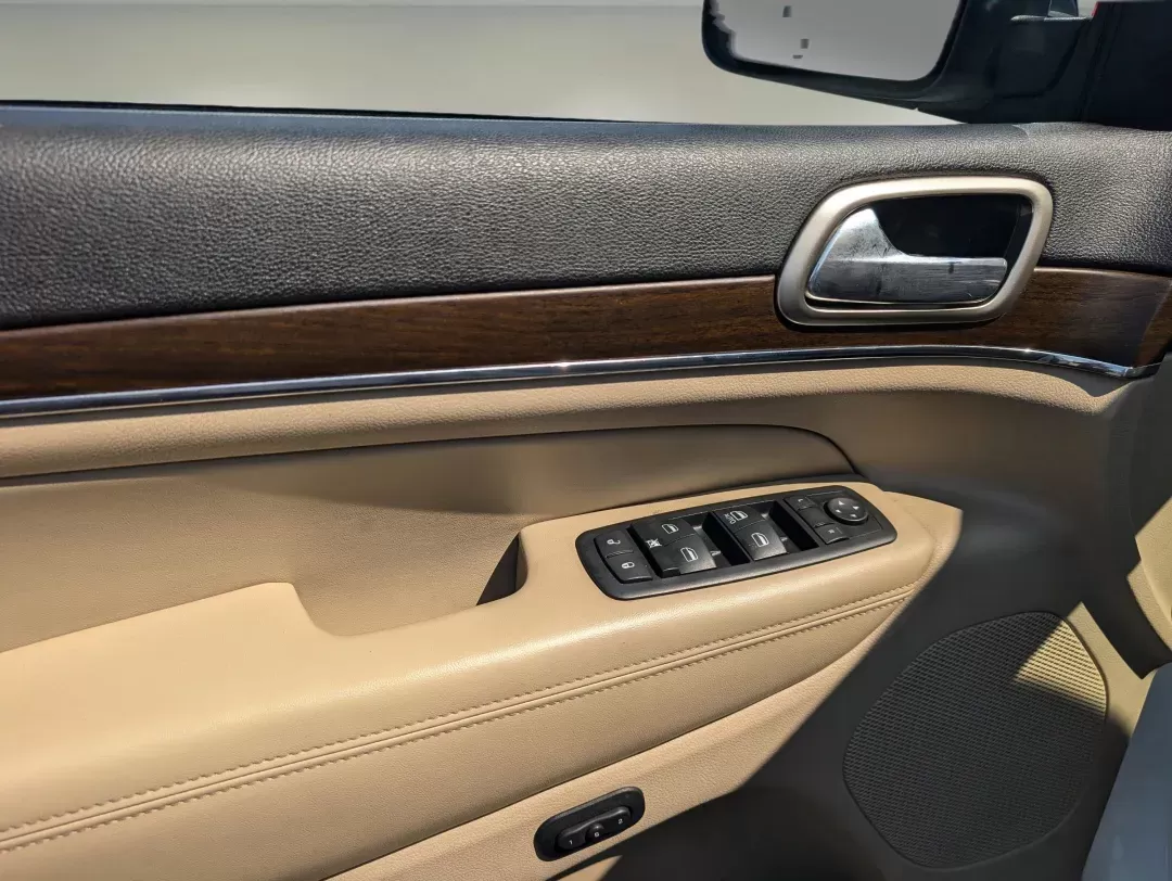 2015 /Lt Frost Beige/Black Jeep Grand Cherokee Limited (1C4RJEBG9FC) with an Other engine, located at 5115 14th Ave., Columbus, GA, 31904, (706) 323-0345, 32.511494, -84.971046 - **Adventure Awaits with this 2015 Jeep Grand Cherokee Limited!** <br /> <br /> Are you ready to elevate your driving experience? This stunning 2015 Jeep Grand Cherokee Limited is perfect for families, weekend adventurers, or anyone seeking a reliable vehicle for daily commutes. Whether you're naviga - Photo#9